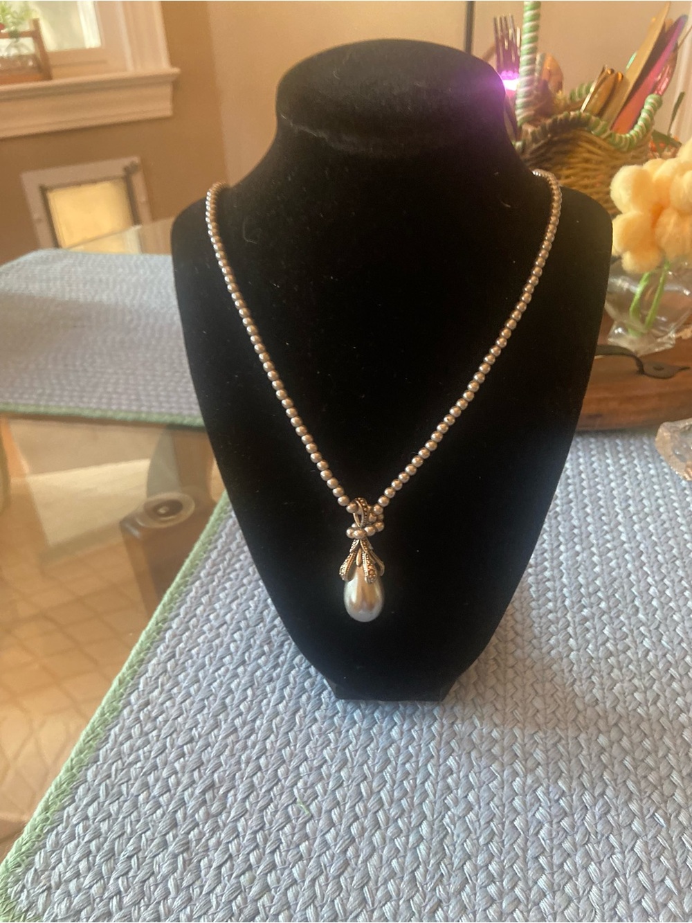 Pearl Drop Pendant Necklace in Ivory and Gold